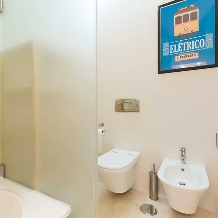Heart Of Chiado - Apt With A/c & Parking * 리스본