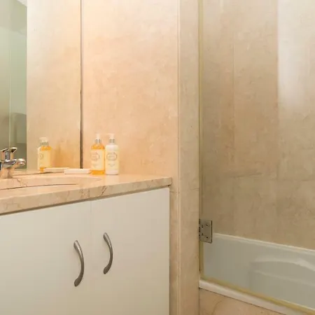 아파트 Heart Of Chiado - Apt With A/c & Parking *