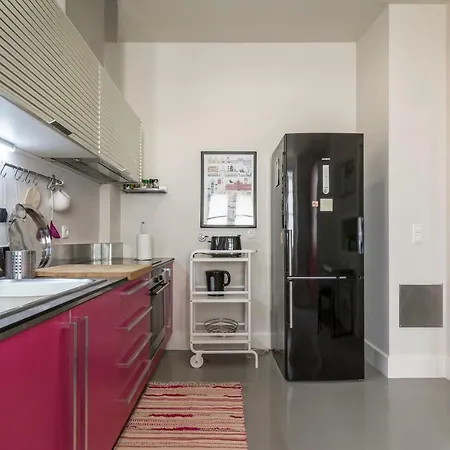 Heart Of Chiado - Apt With A/c & Parking 리스본