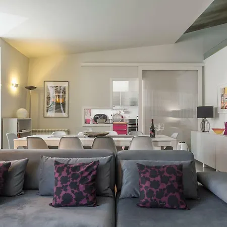 Apartment Heart Of Chiado - Apt With A/c & Parking *