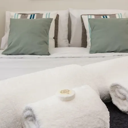 Apartment Heart Of Chiado - Apt With A/c & Parking *