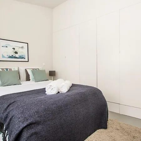 Heart Of Chiado - Apt With A/c & Parking *