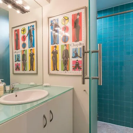 Heart Of Chiado - Apt With A/c & Parking Appartamento Lisbona